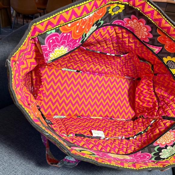 Vera Bradley Get Carried Away Tote Ziggy Zinnia - Retired Design - Picture 7 of 9